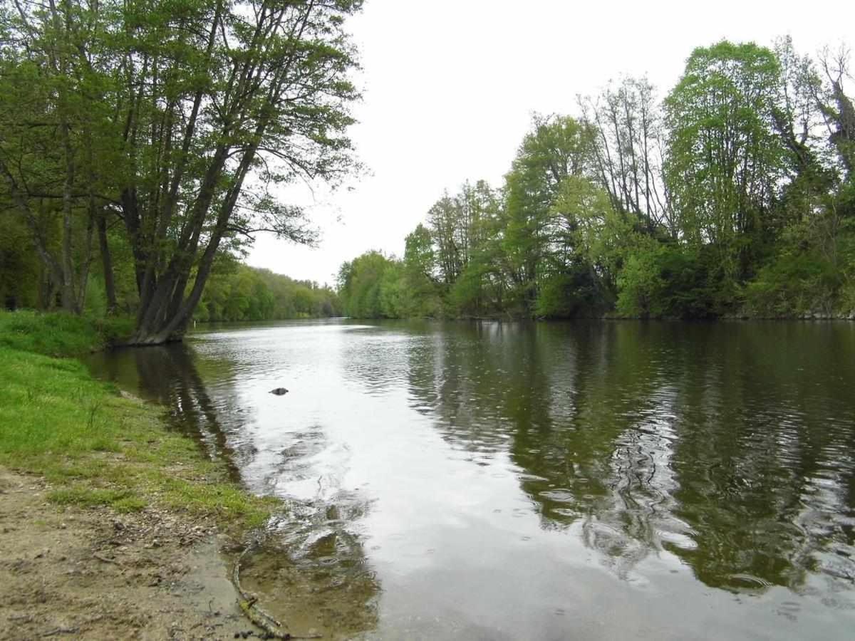 Joli Petit T2 Calme Au Bord De Leau Villa Vieille-Brioude Luaran gambar